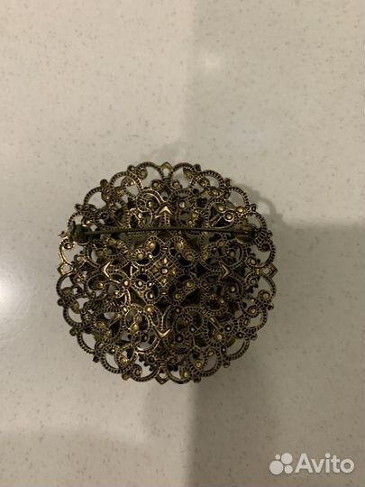 Старинная брошь