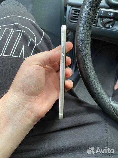 iPhone SE (2022), 64 ГБ