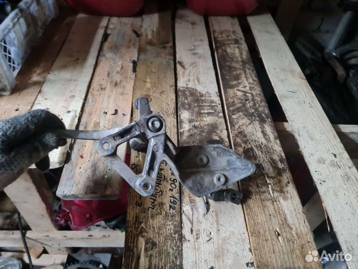 Yamaha fz кронштейн подножки левый