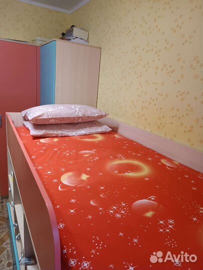 Детская кроватка+ полки + шкаф