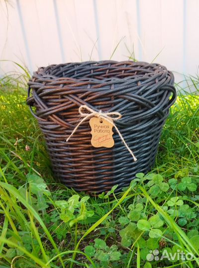 Кашпо из искусственного ротанга