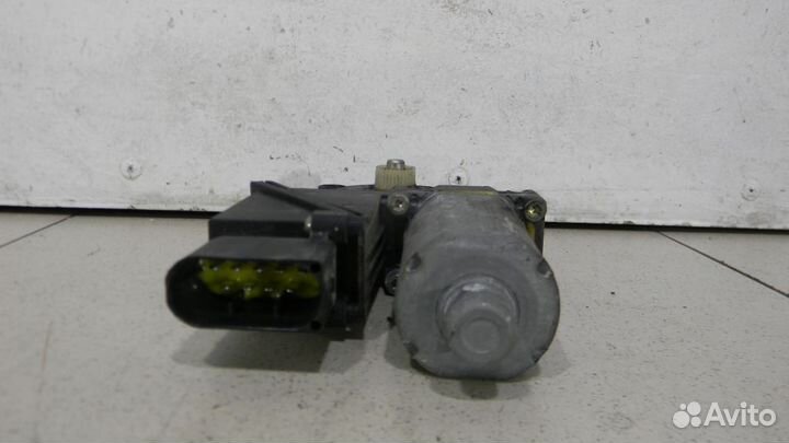 Моторчик заднего левого стеклоподъемника