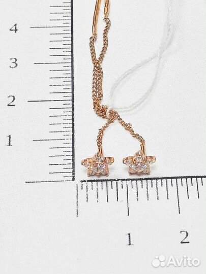 Золотые серьги с камнем