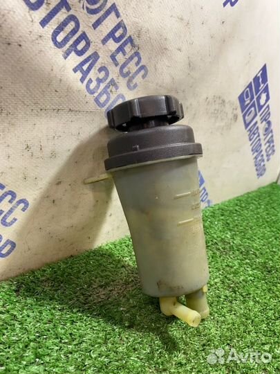 Бачок гидроусилителя руля Ford Focus 2 седан 1.6