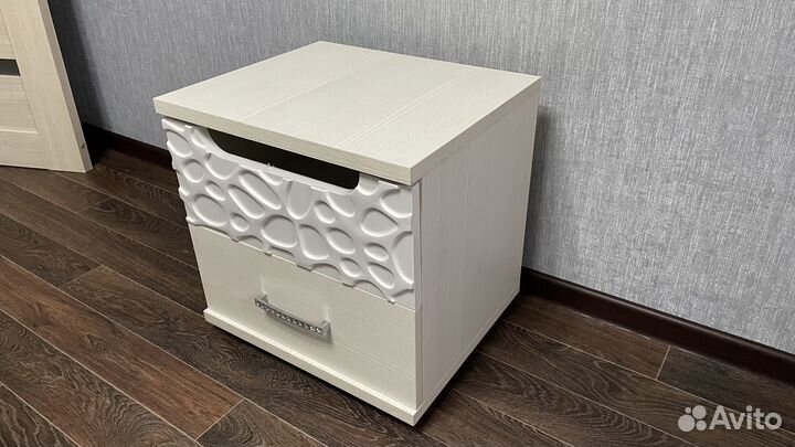 Тумба прикроватная