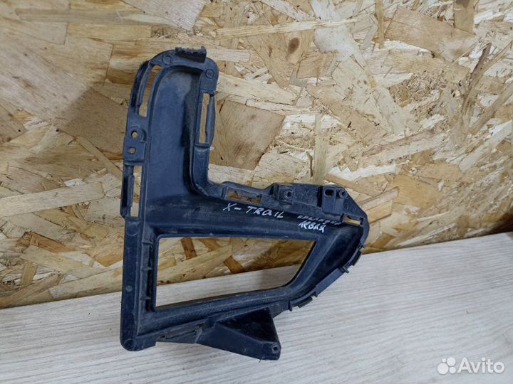 Накладка противотуманной фары левая Nissan X-Trail