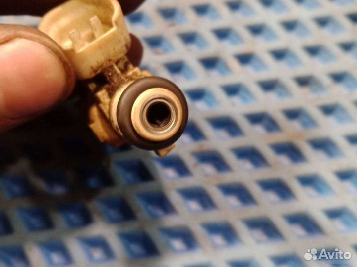 Форсунка топливная Kia Sportage 2 2.0I 2008