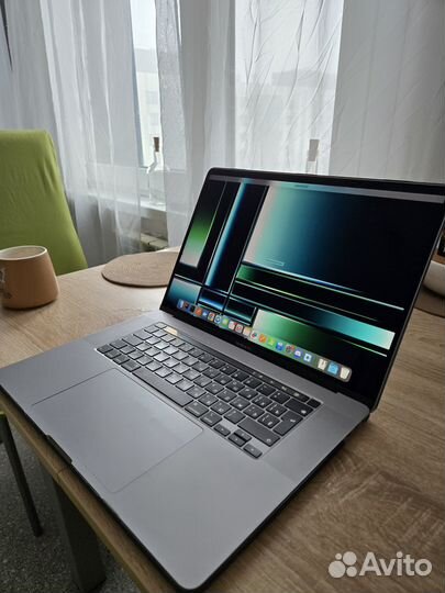 Apple macbook pro 16 2019(i7, 16g, 512)