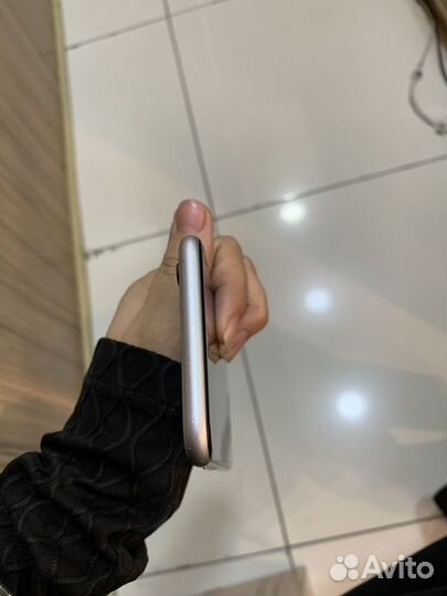 Телефон iPhone 6s
