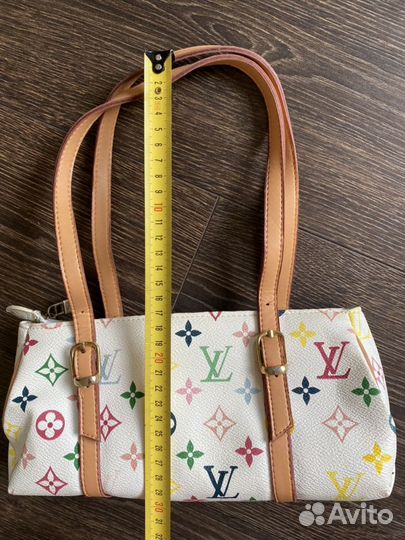 Сумка белая с лого Louis Vuitton