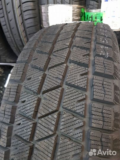 Sailun Ice Blazer Arctic SUV 215/60 R17 100T