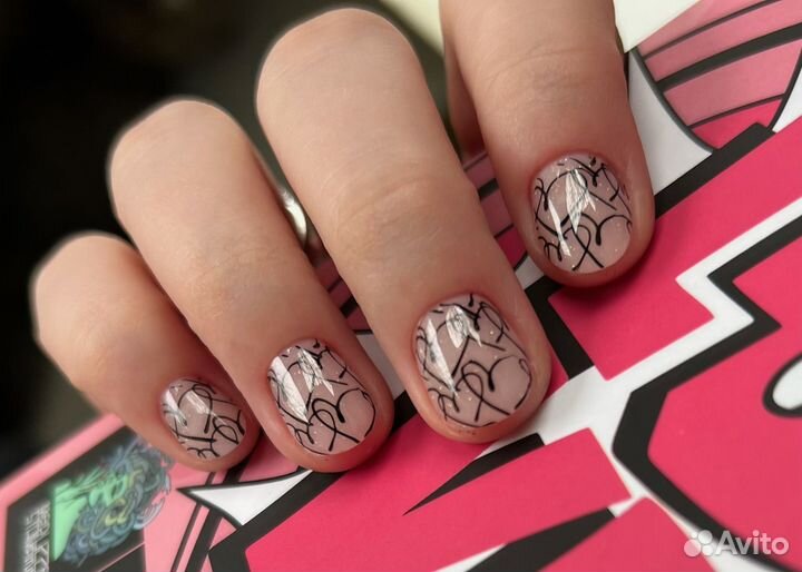 Модель на маникюр с покрытием,наращивание ногтей