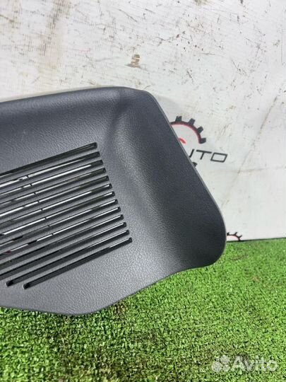 Заглушка обшивки багажника задняя правая Toyota