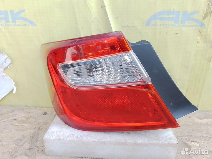 Фонарь задний наружный левый Toyota Camry 50