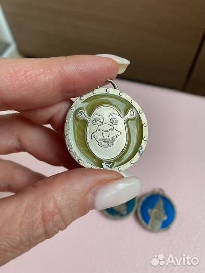 Амулеты медальоны фишки из коллекции Шрека