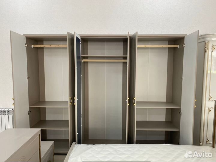 Спальный гарнитур