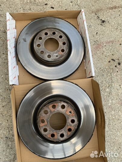 Передние тормознве диски vag JZW698302CG