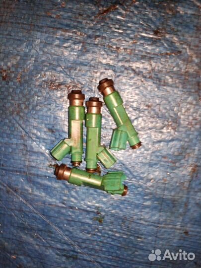 Форсунка топливная Suzuki Kizashi J24B