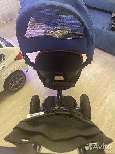 Трехколесный велосипед BMW