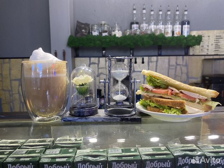 Кофейня и цветочный