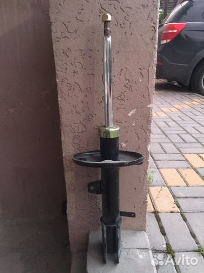 Задние стойки амортизатора