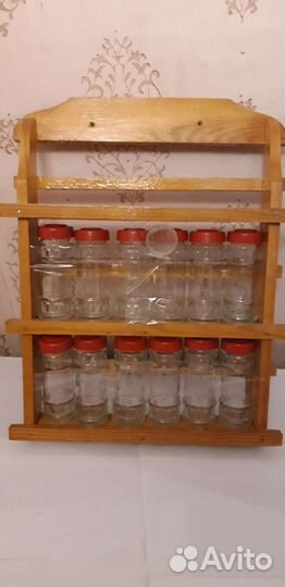 Полка деревянная с емкостями для специй