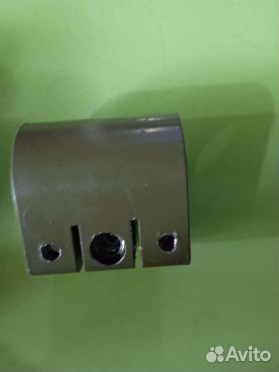 Зажим для трюкового самоката