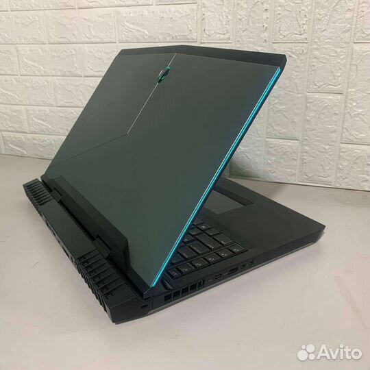 Игровой ноутбук Dell Alienware 17 R4