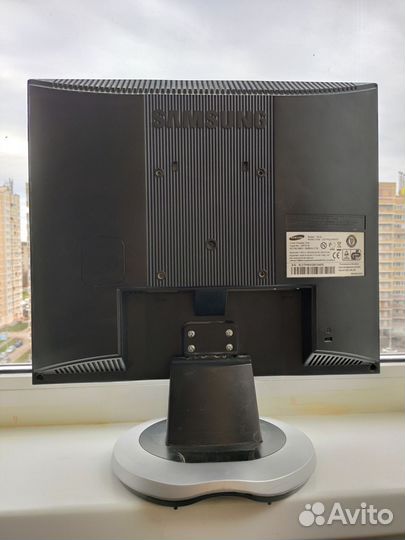 Монитор Samsung SyncMaster 721n 17