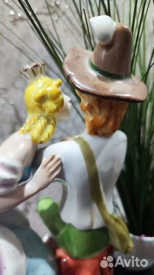 Фарфоровые статуэтка