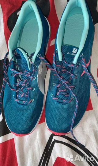 Кроссовки новые