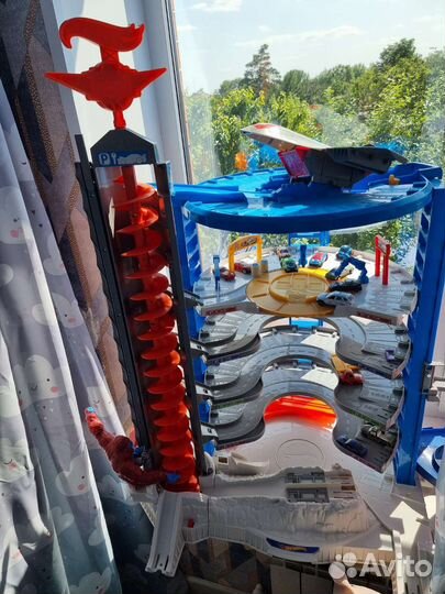 Hot wheels большая парковка