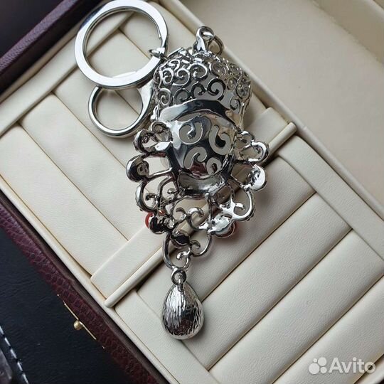 Новый брелок изящный Череп