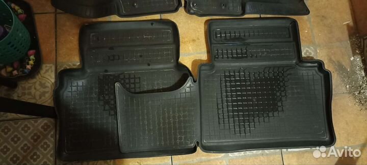 Автомобильные коврики резиновые