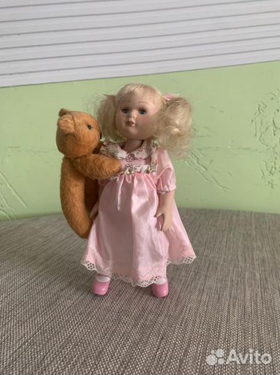 Кукла фарфоровая коллекционная