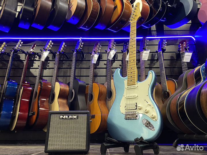 Электрогитара Stratocaster + Комбоусилитель 10вт