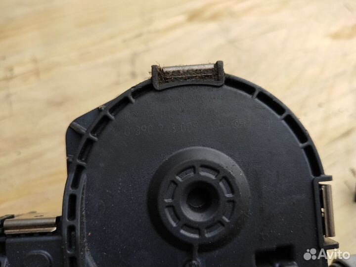 Мотор трапеции дворников на Opel Meriva B