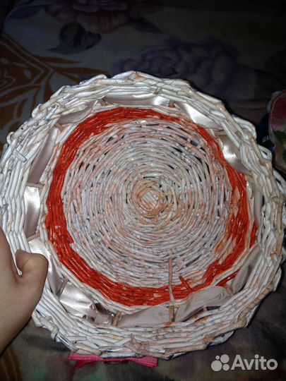 Плетенные корзинки и бумажная лоза в наличии