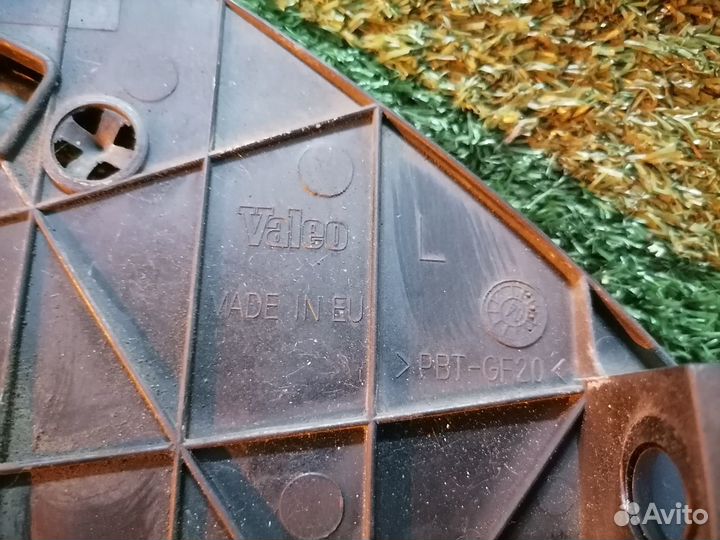 Кронштейн крепления фары передний левый Audi A4 B6