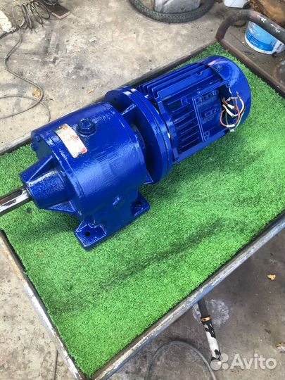 Электродвигатель с редуктором 380