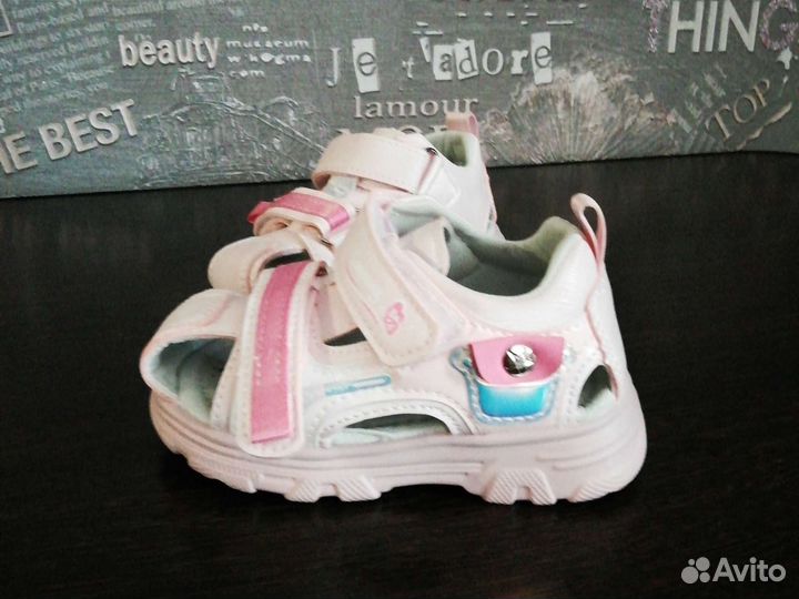 Сандали новые 22