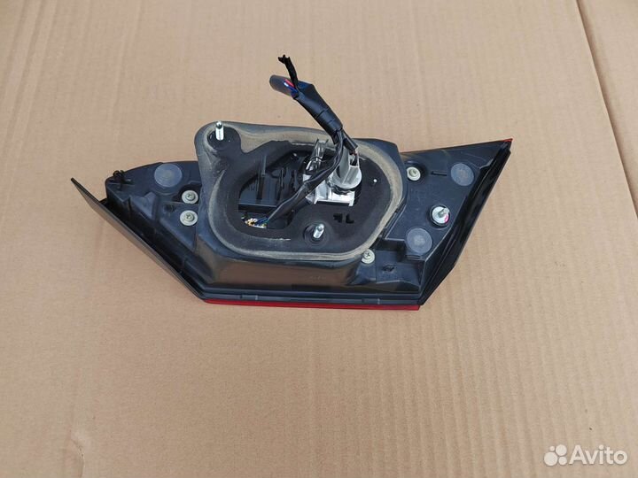 Фонарь в крышку багажника камри 70 оригинал