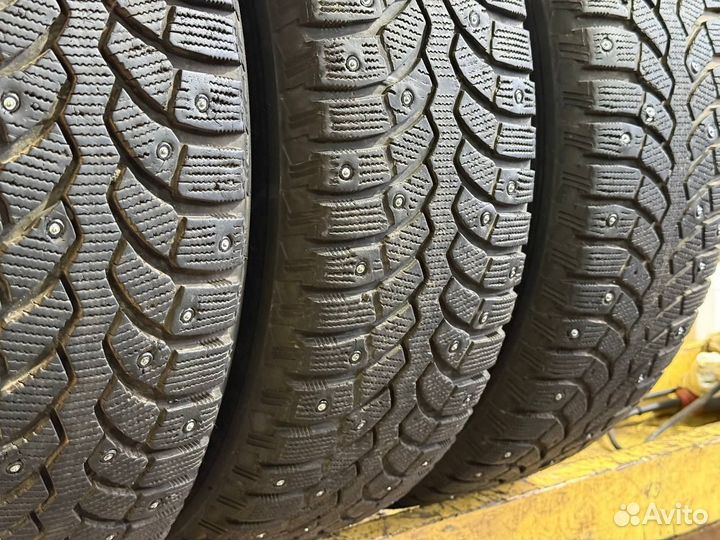 Bridgestone Blizzak Spike-01 225/65 R17 106T