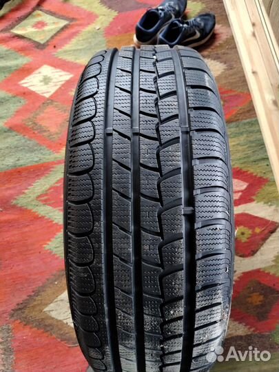 Roadstone Eurovis Alpine WH1 235/65 R16