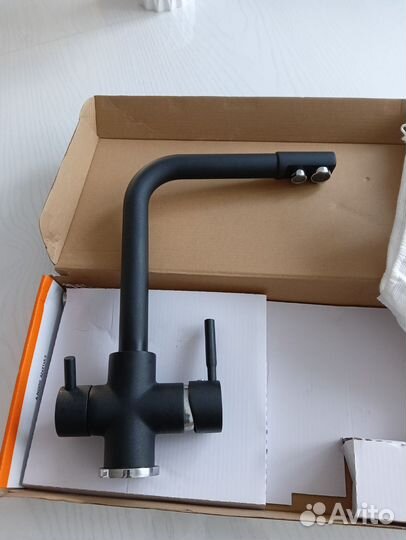 Смеситель для раковины новый