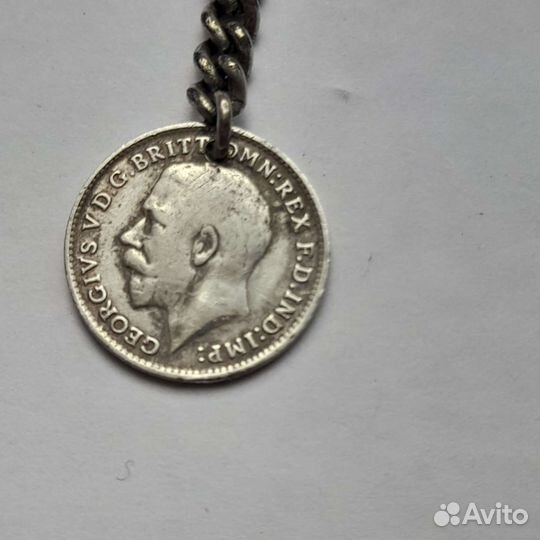 Старинный шатлен с серебряной монетой