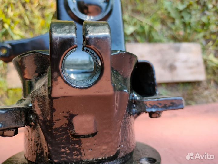 Поворотный кулак audi 100 с3 левый правый