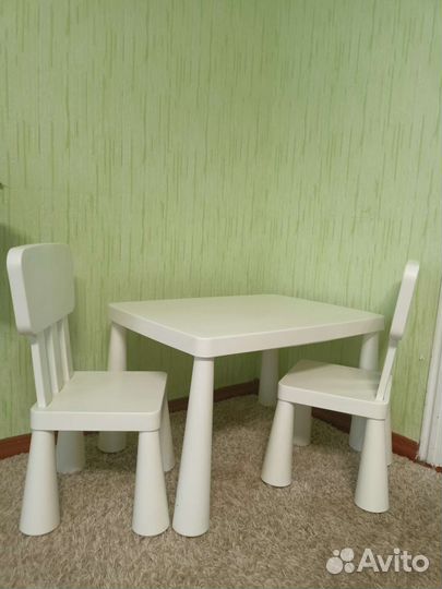 Детский стол IKEA mammut с двумя стульями