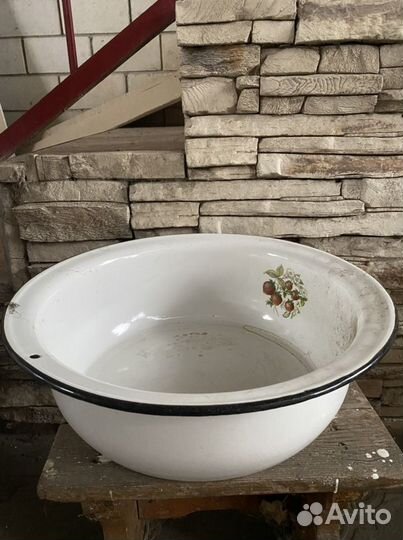 Эмалированное ведро с крышкой