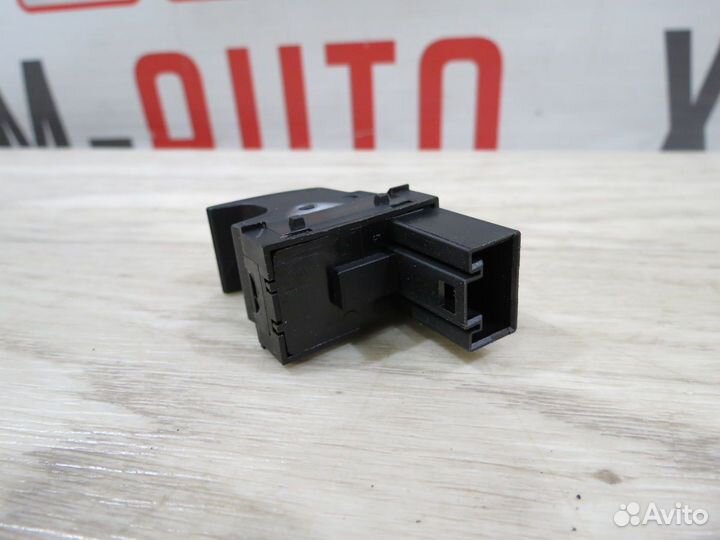 Кнопка стеклоподъемника задний левый VW Tiguan